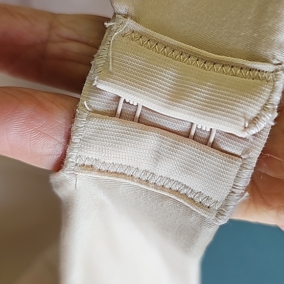 Maidenform padded bra with wire. Blush color. Size 38D. Good used condition. - Picture 5 of 6